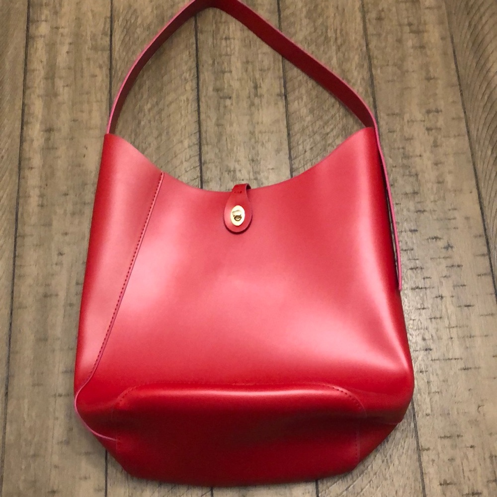 Elizabeth Arden New York Red Turnlock Hobo Bucket Style Tote Bag Purse